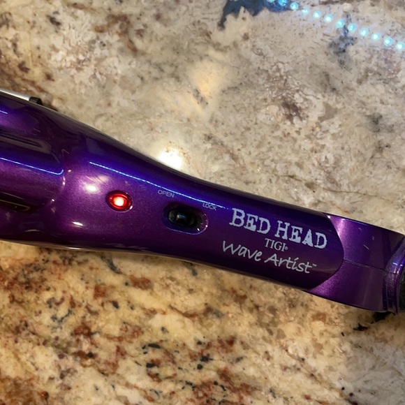 BED HEAD TIGI Purple Wave Artist Curling Iron for Beachy Waves - Picture 2 of 7